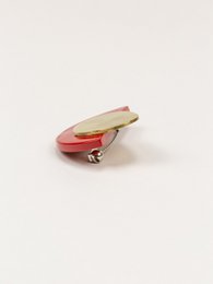 Large brooch in brass and lacquer