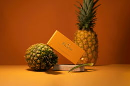 Natural pineapple-scented incense sticks in a wooden box. Handmade in France using natural ingredients.