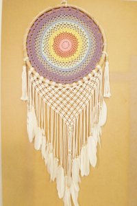 Rainbow dreamcatcher gehaakt 40 cm.