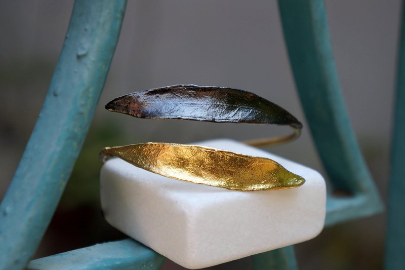 Olive Branch Veganistische armband - Verstelbaar verguld messing en zwart rhodiumontwerp