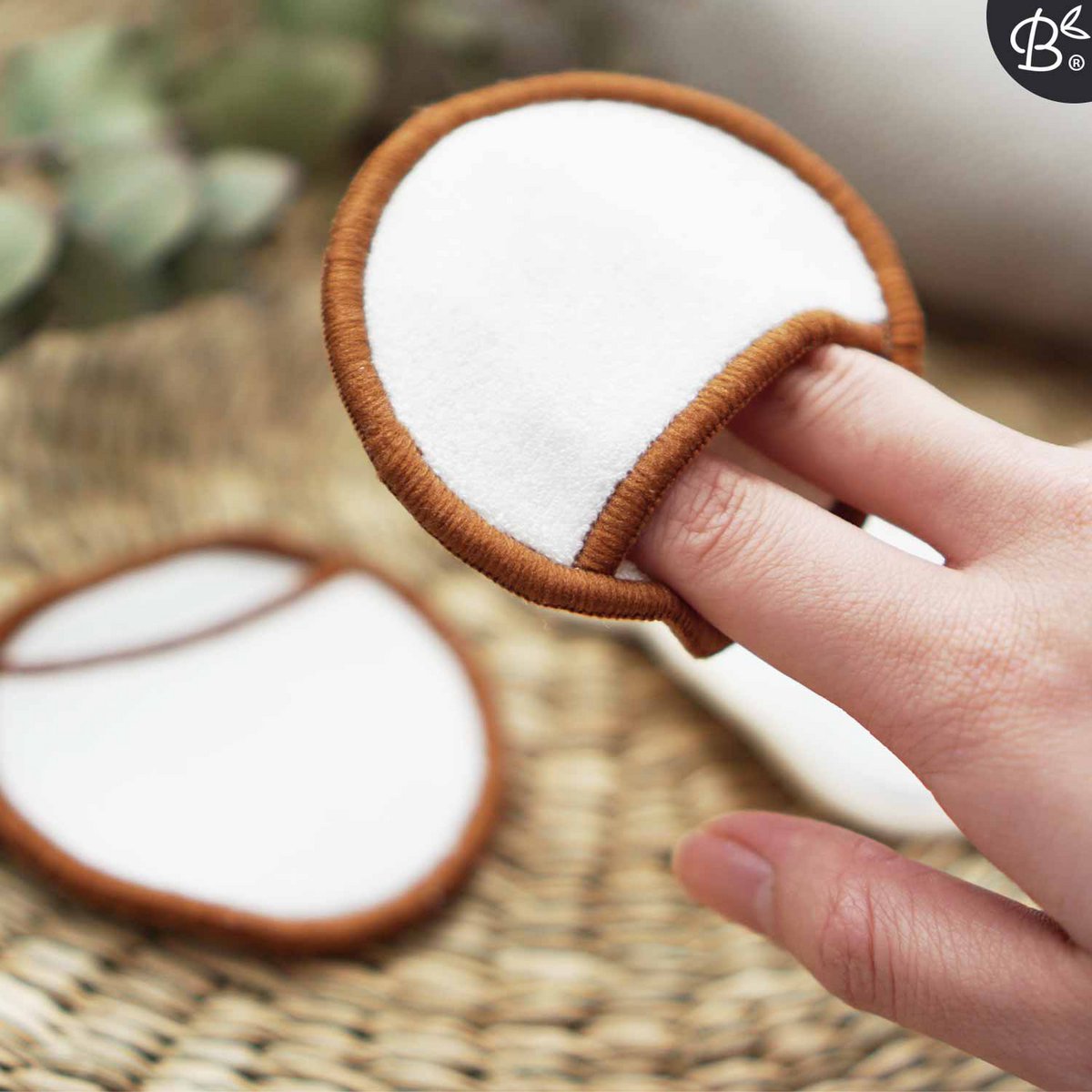 16x White Reusable Cotton Pads 4-Layers + Bamboo Holder