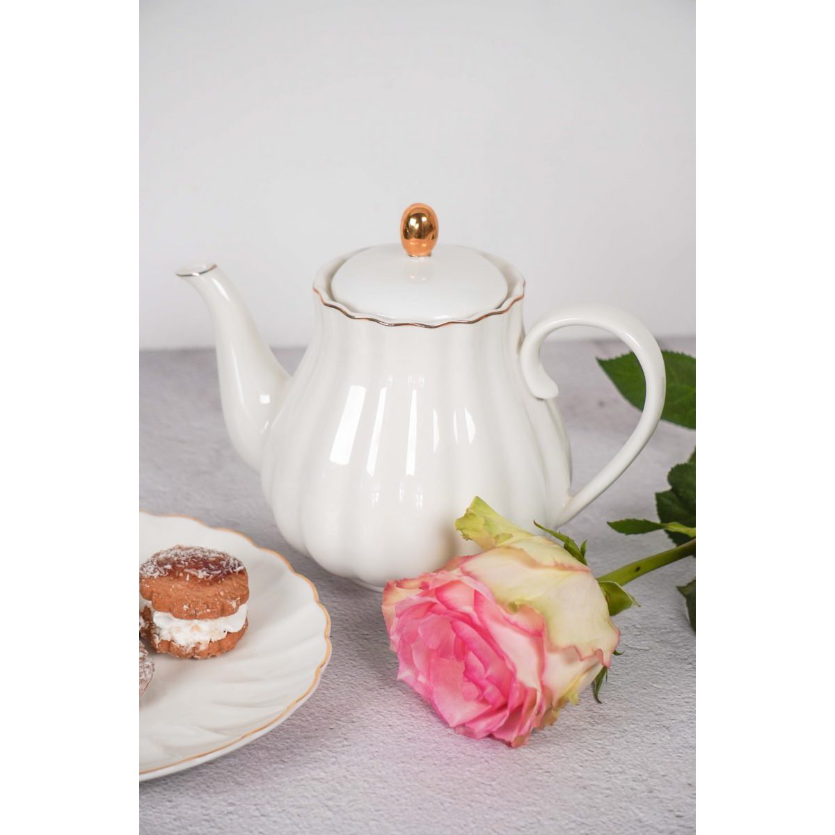 Royal rose theepot met gouden rand 800 ml Isabelle Rose