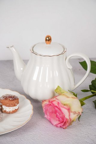Royal rose teapot with gold rim 800 ml Isabelle Rose