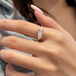 Strålende 3-sten moissanit ring