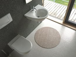 Round, plush doormat in 7 color options, 85 cm diameter, suitable for indoor or outdoor use.