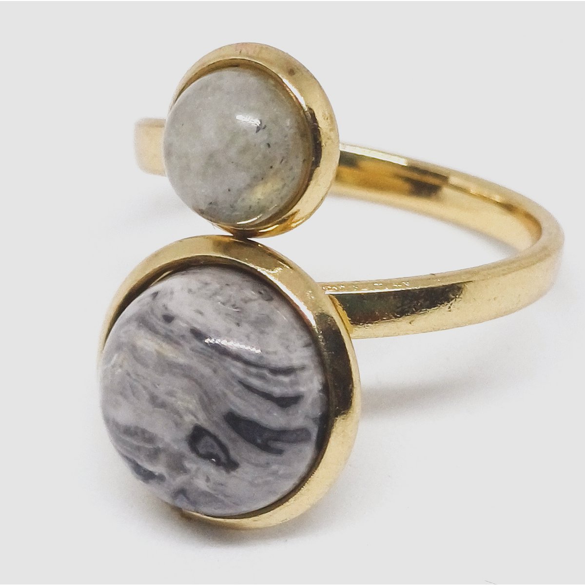Stainless steel gemstone rings with a setting of 10 and 8mm (10 pieces)