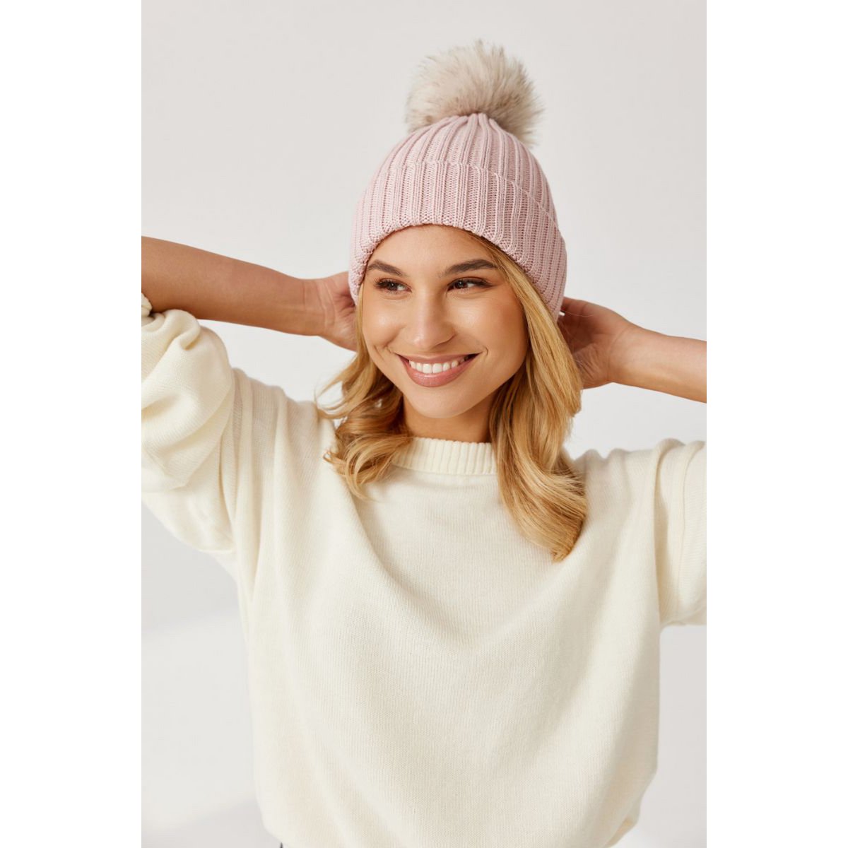 Bonnet OLLO – 100% laine mérinos – rose poudré