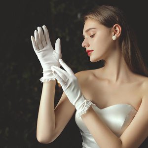 Anspruchsvolle weiße Brauthandschuhe mit Spitzenbesatz