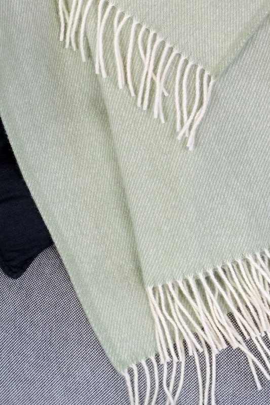 Wolldecke / Kuscheldecke uni sage