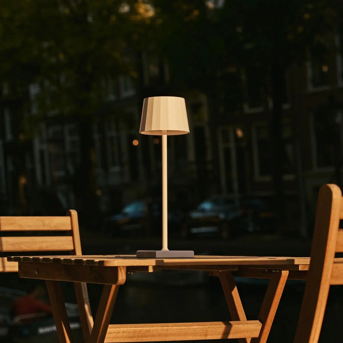 William White Rechargeable Table Lamp