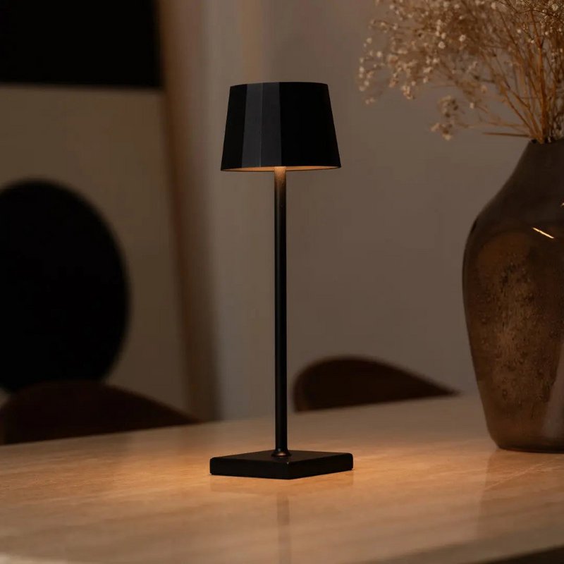 William Black genopladelig bordlampe