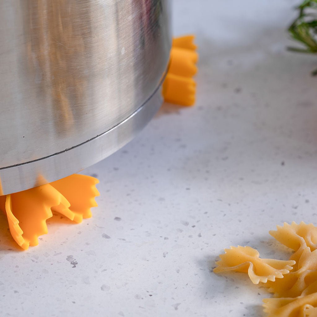 Rilascio di vapore e sottopentola a forma di pasta | Farfalle