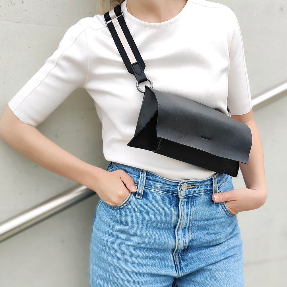 Black (Grainy Vegetarian Leather)