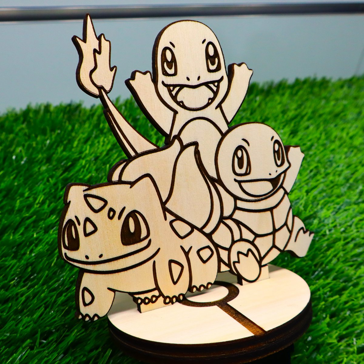 Farbige Holzstatue von Pokémon, Charmander, Bulbasaur und Squirtle, Geek -Geschenk, Nerd Room Housewarming