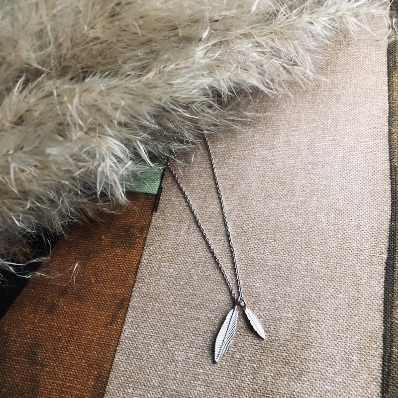 Feather Party necklace