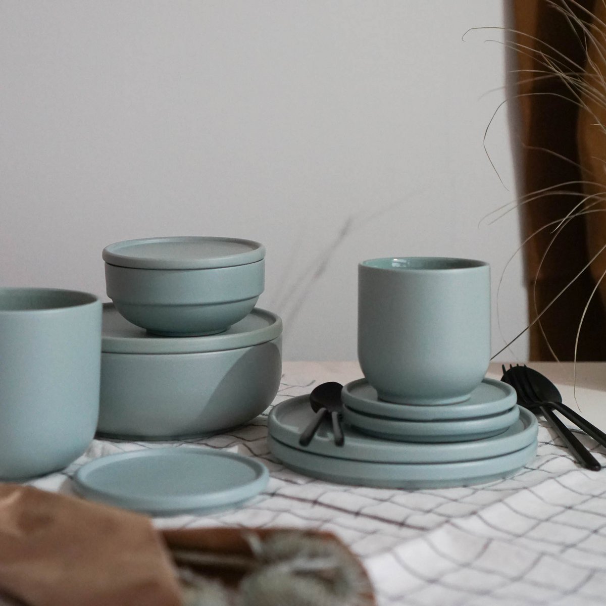 Hollyhock mug - sage green - 200 ml