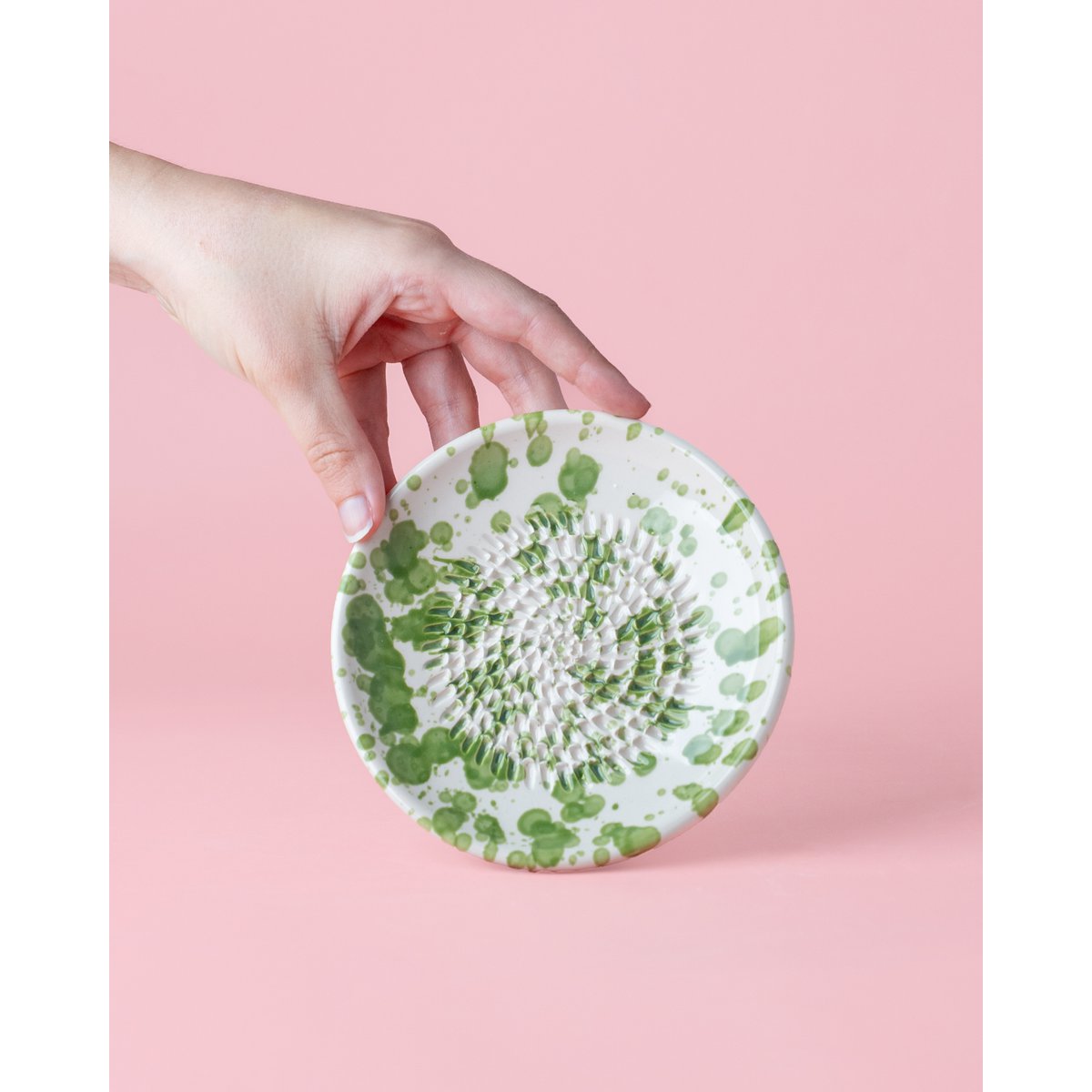 Ceramic Plate Garlic and small cheese gravel