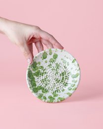 Ceramic Plate Garlic and small cheese gravel