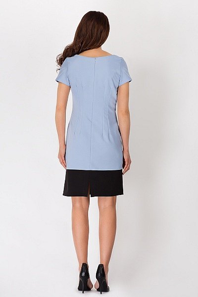 Elegante zomerjurk met gedrapeerde halslijn en korte mouwen, blauw