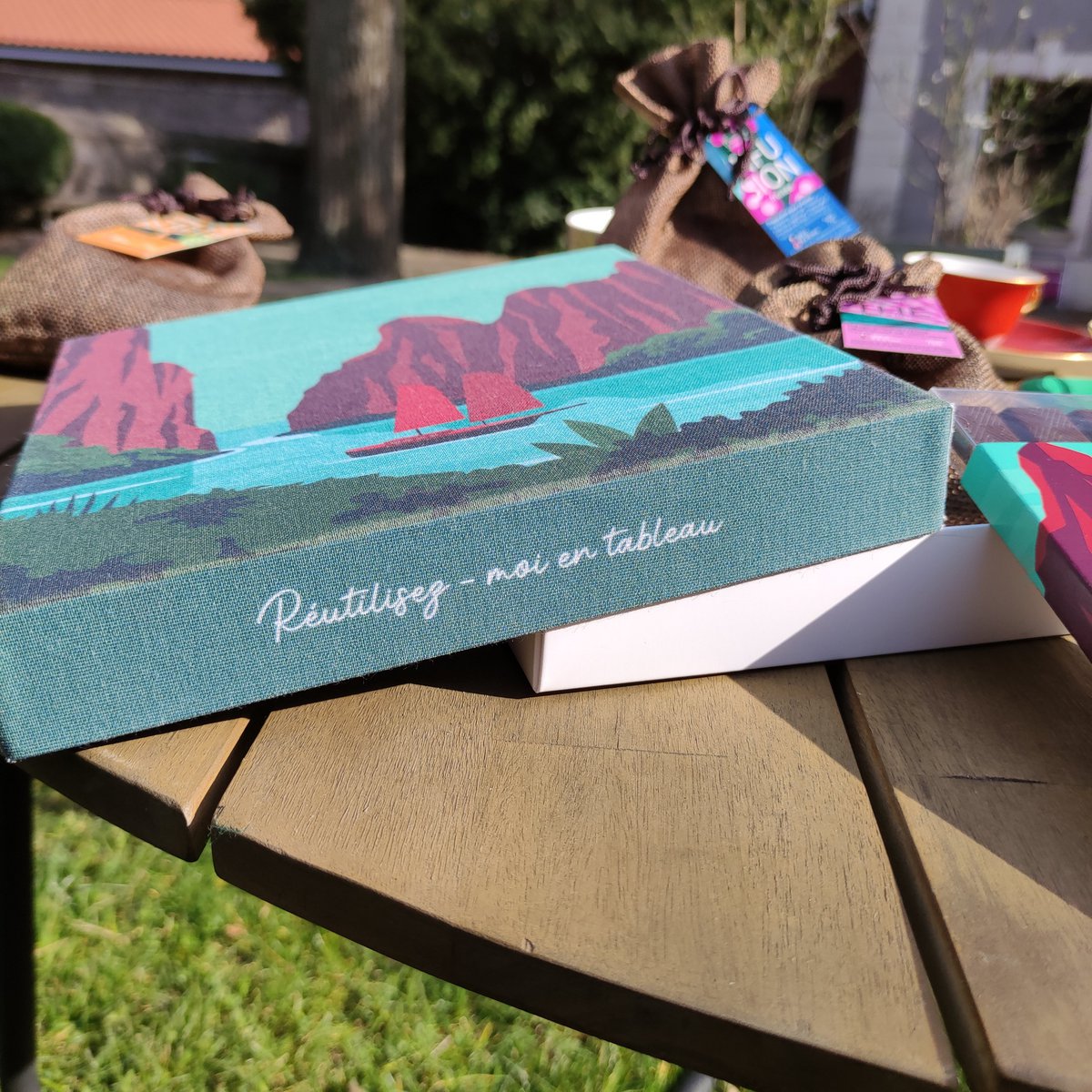 Coffret cadeau réutilisable en tableau © collection Voyage