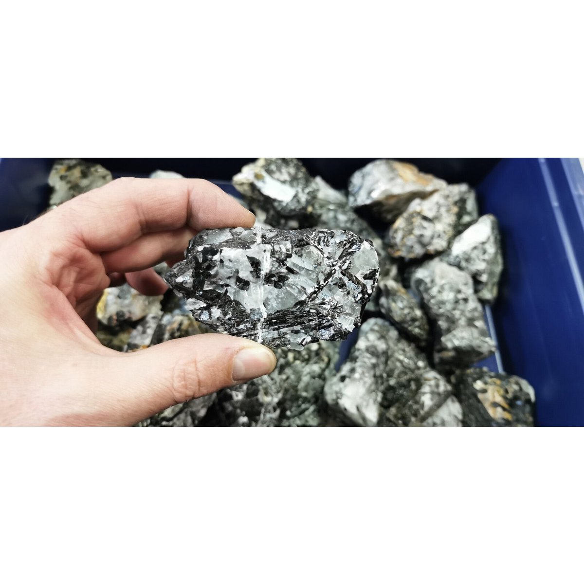Raw Stones - Black Tourmaline & Quartz (1 kg)