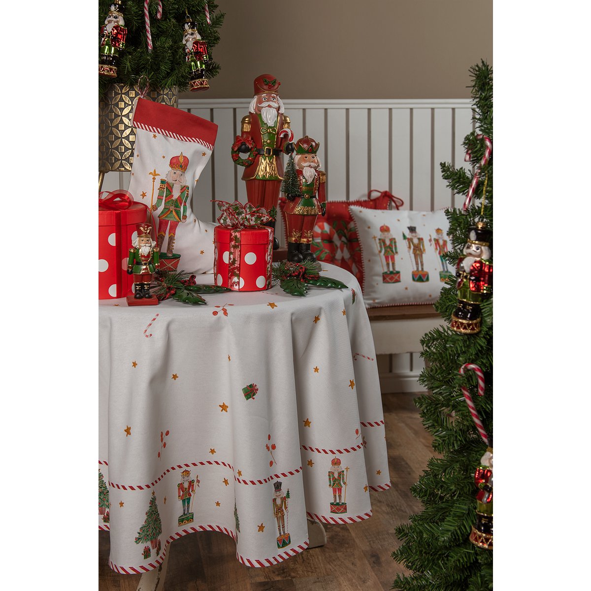 Image nutcracker 13x10x32 cm Red plastic Christmas decoration