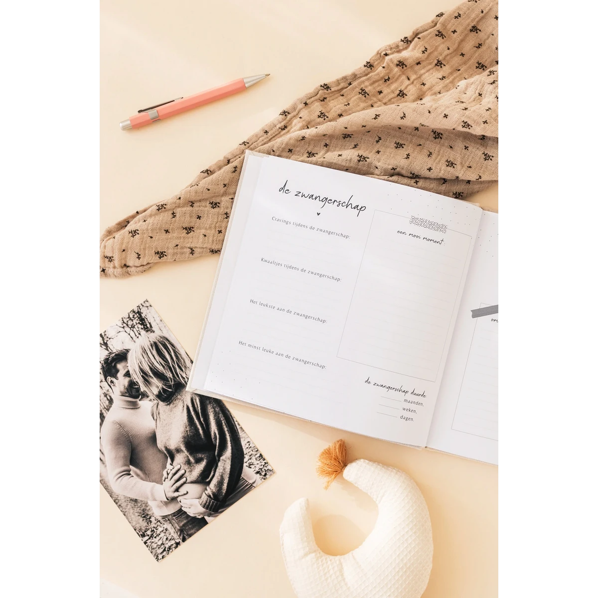 Fyllbooks Babybuch „Mein erstes Jahr“ – Leinen Taupe