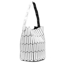 Iria Quintana Arroscia Shoulder Bag Geometric Design. 27x16x24 cm.