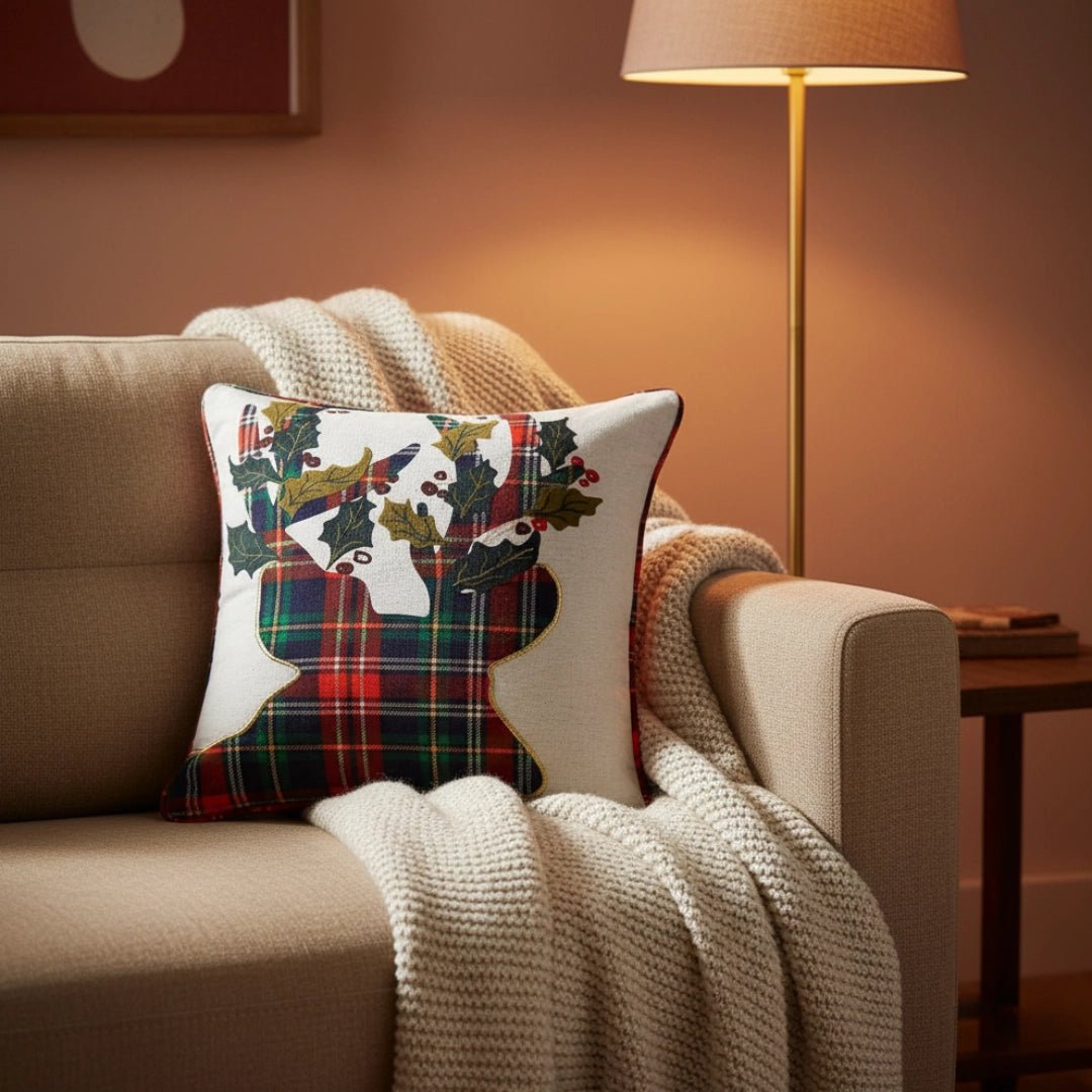 Reindeer Checkered – Cushion Cover / Kussenhoes – Christmas 45x45 cm – Urbane Hide