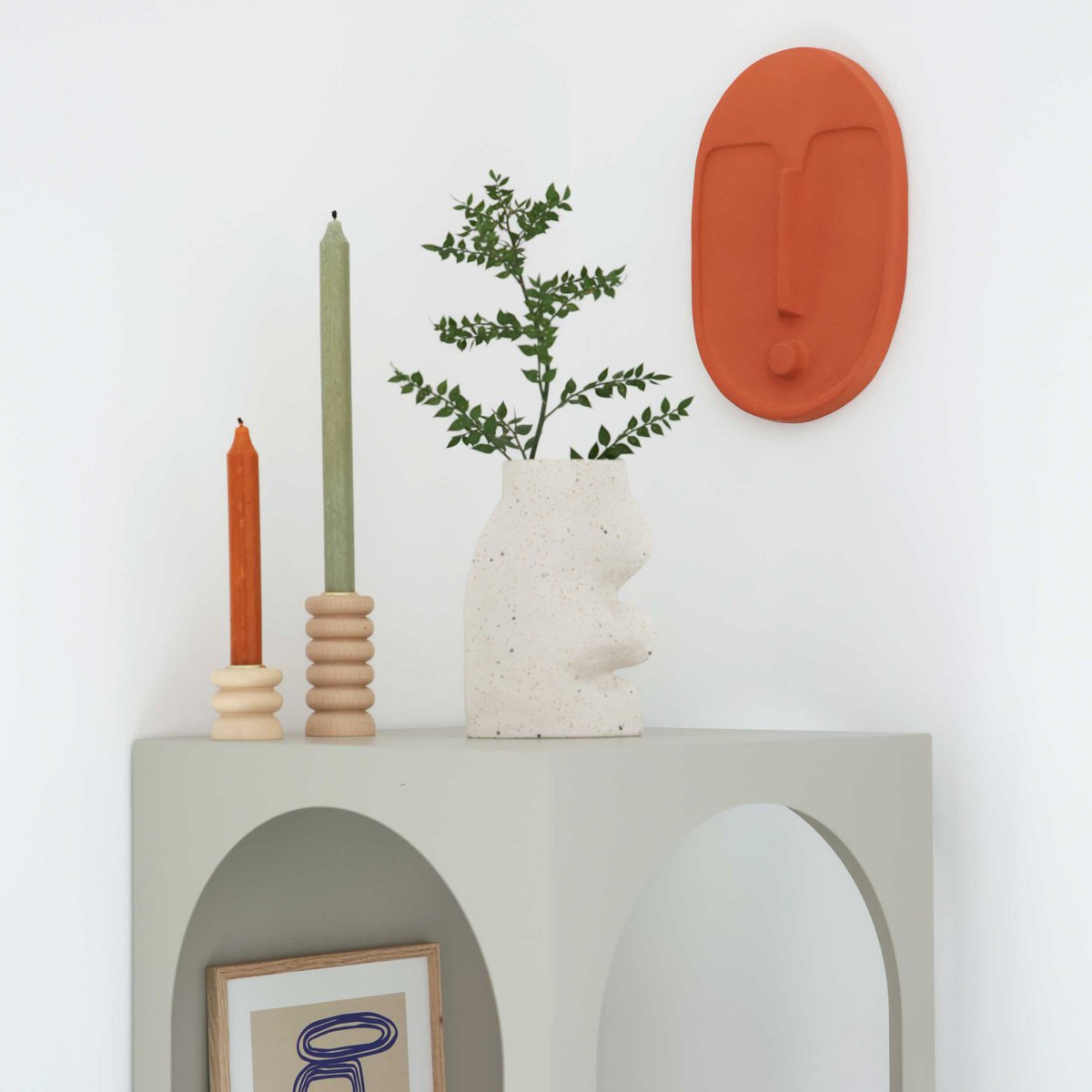 Abstrakcyjna ceramiczna maska ​​do dekoracji ścian - terakotowa pomarańcza