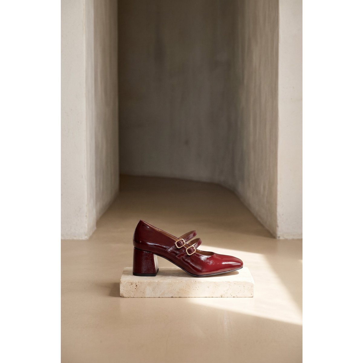 MAITE BURGUNDY – Mary-Jane-Schuhe mit doppeltem Riemen und Absatz