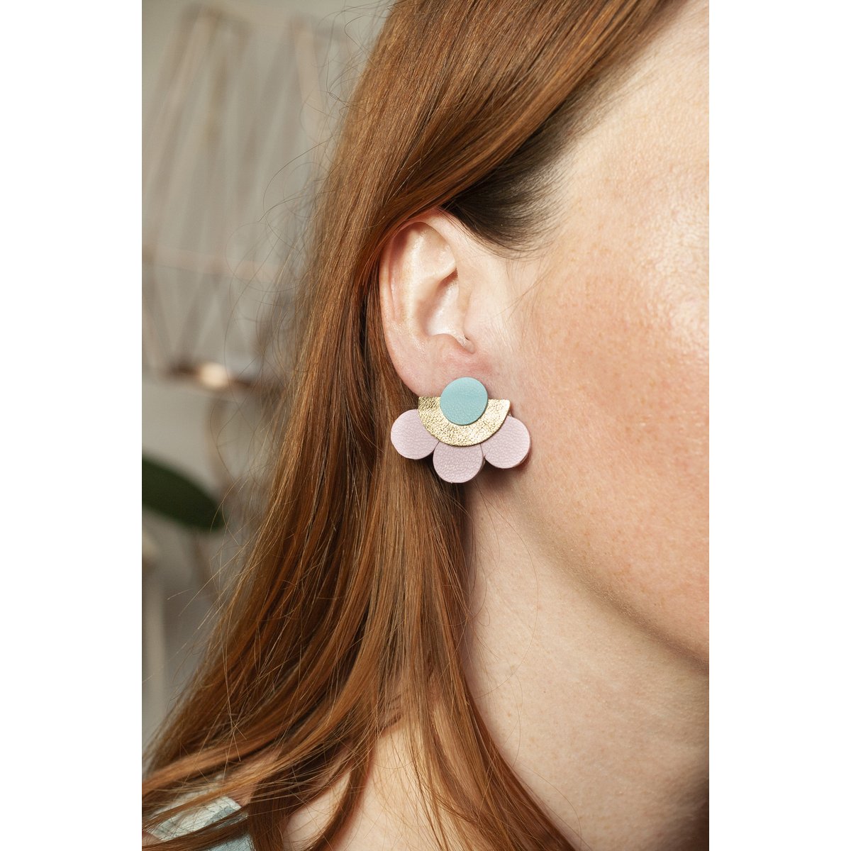 Pendientes grandes Flor - cuero azul con oro rosa