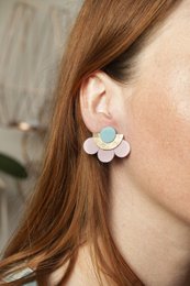 Große Blumen Ohrstecker - Rotgold blaues Leder