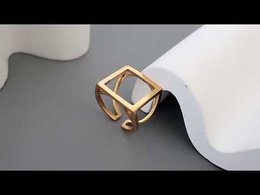 Bague carrée minimaliste au look audacieux