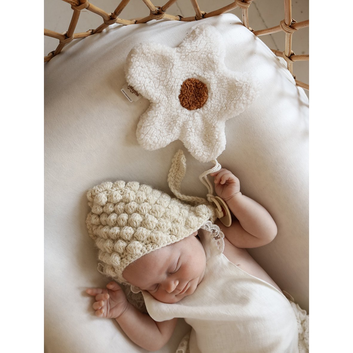 PACIFIER HOLDER/CUDDLY TOY DAISY