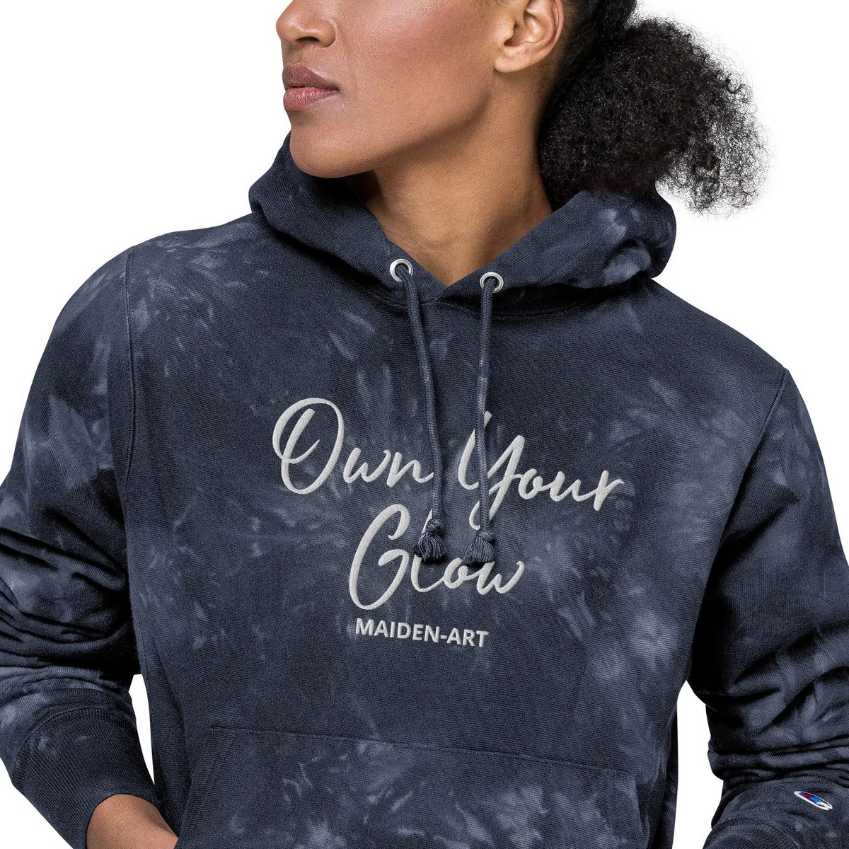 Own Your Glow Unisex Champion Batik-Hoodie mit Stickerei | Champion-Hoodie