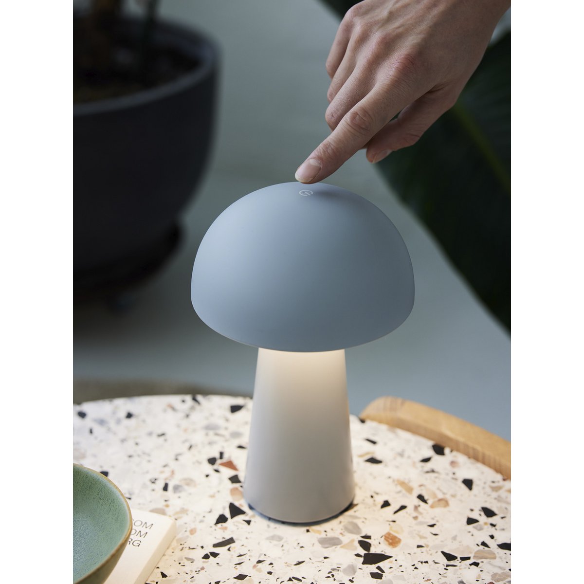 BORDLAMPE MOVE ME LYSEGRÅ