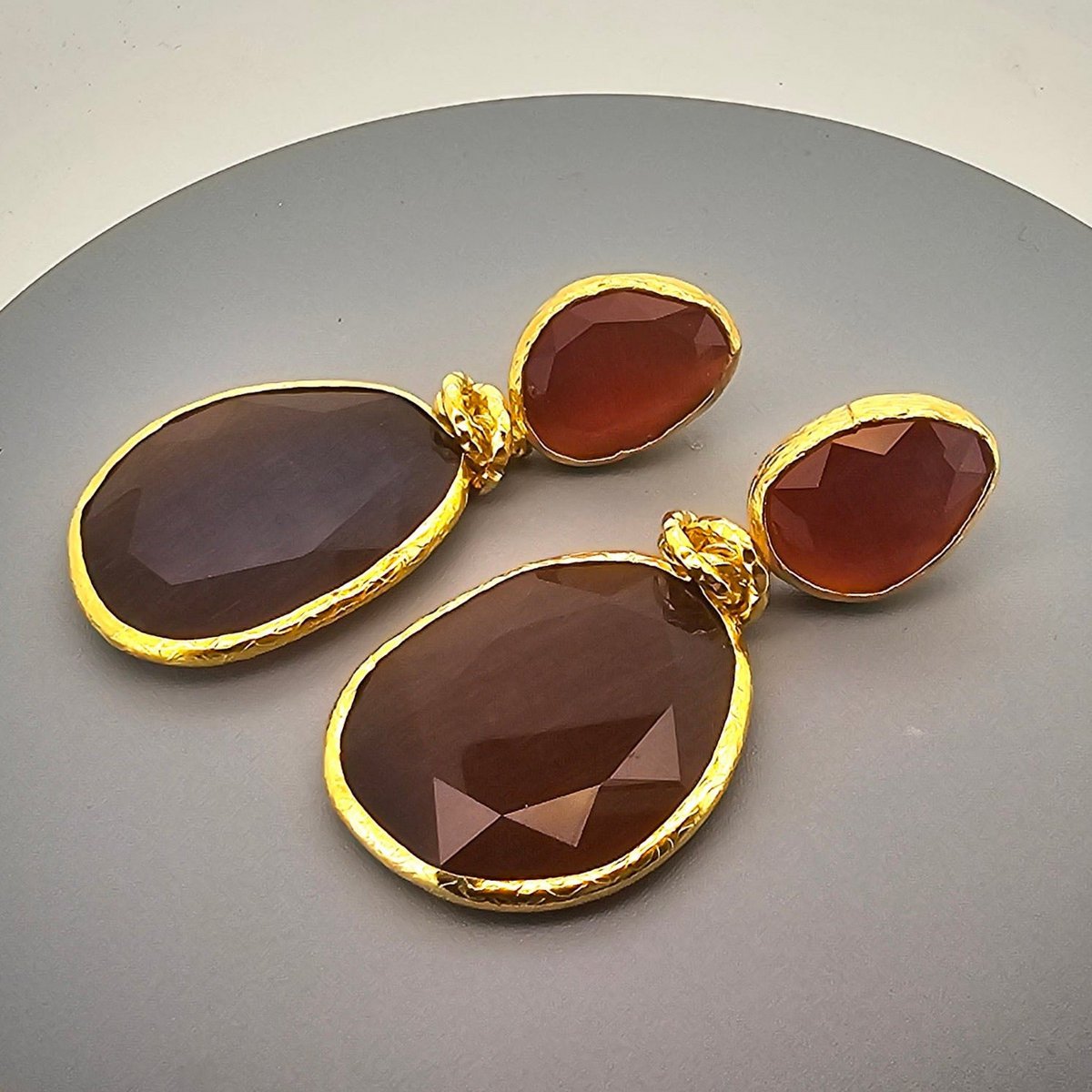 Earring: Twin Glow-Brown Red