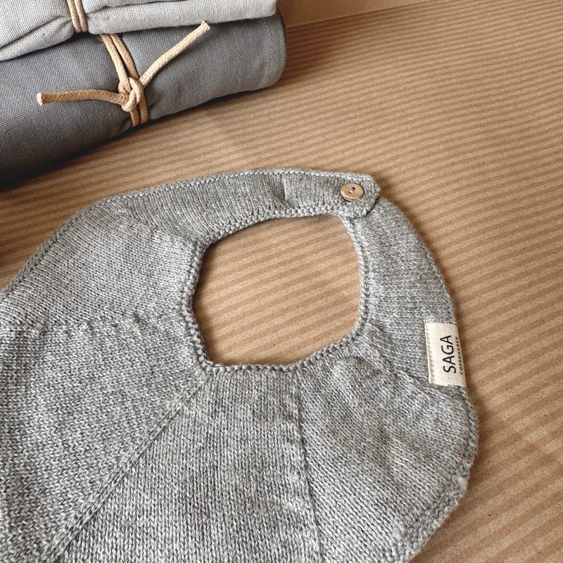 Knitted Bib - Fjola - Grey Mélange