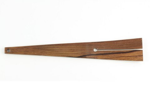 Wooden cooking shovel with a central slot