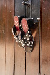 MOMMY STUDS BLACK – Sabot con tacco borchiato