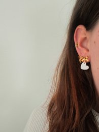 Boucles d'oreilles coeur nacre blanche