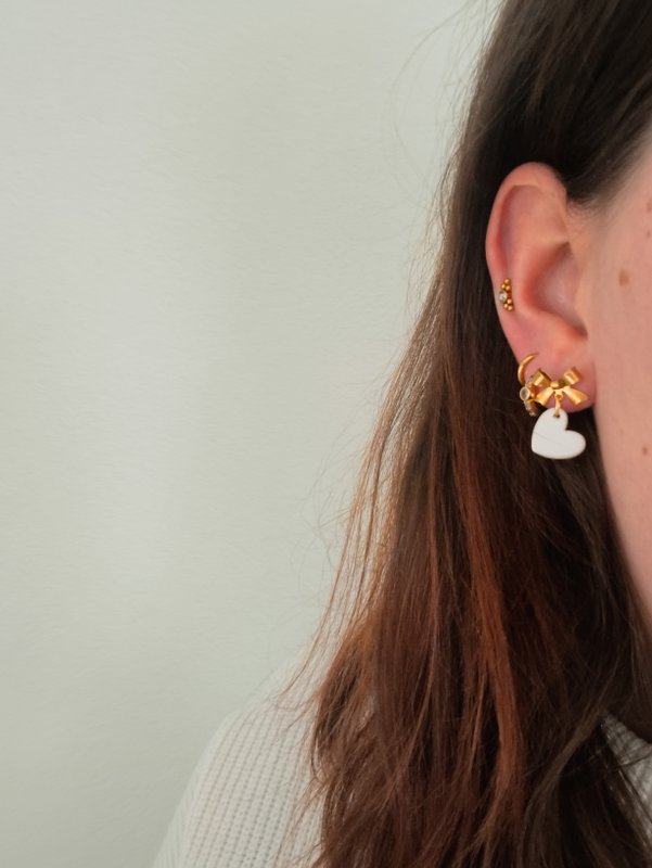 Boucles d'oreilles coeur nacre blanche