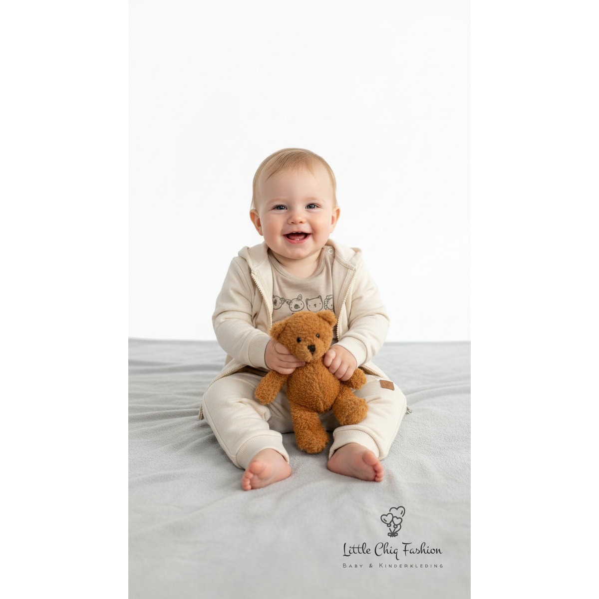 Little Chiq Baby Vest beige met capuchon