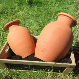  Large terracotta pots for gardening, available in sizes from 1L to 20L. Ideal for planting and burying in the garden.