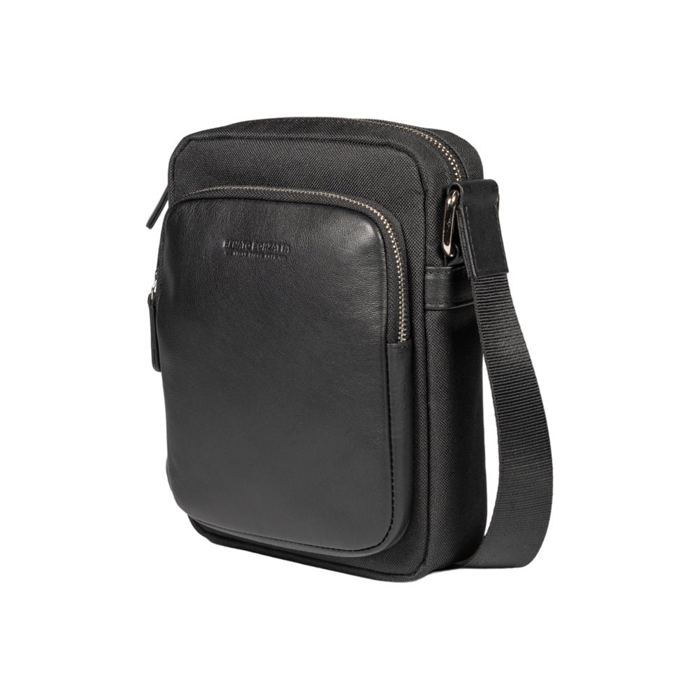 RB2002A | Skuldertaske i nylon/ægte læder, med let narvning. Lynlås og justerbar skulderrem - Sort farve - Mål: 15,5 x 21 x 7 cm Emballage: Non-woven stof taske