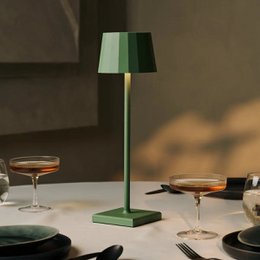 Kombi-Set Profi | 8 x Wouter Sage Green wiederaufladbare Tischlampen und Ladestation