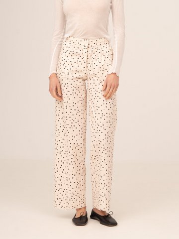 Cremefarbene gepunktete Fuji-Hose
