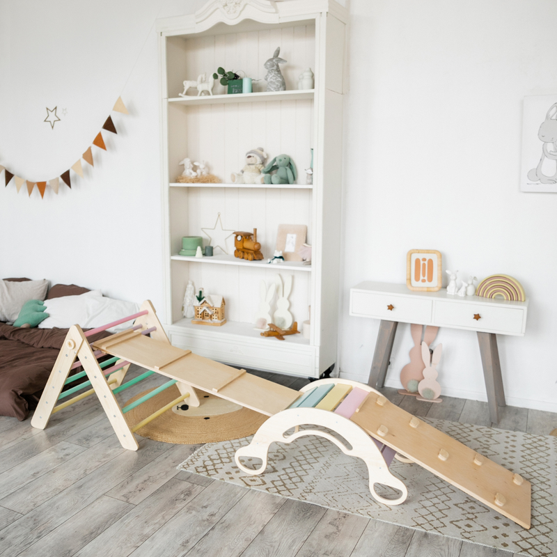 Großes Set - Pikler Dreieck + 2 Rutschen/Kletterleitern + Balancewippe