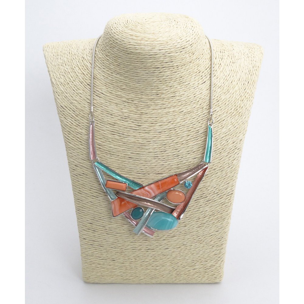 Metal design necklace with rhodium plating
